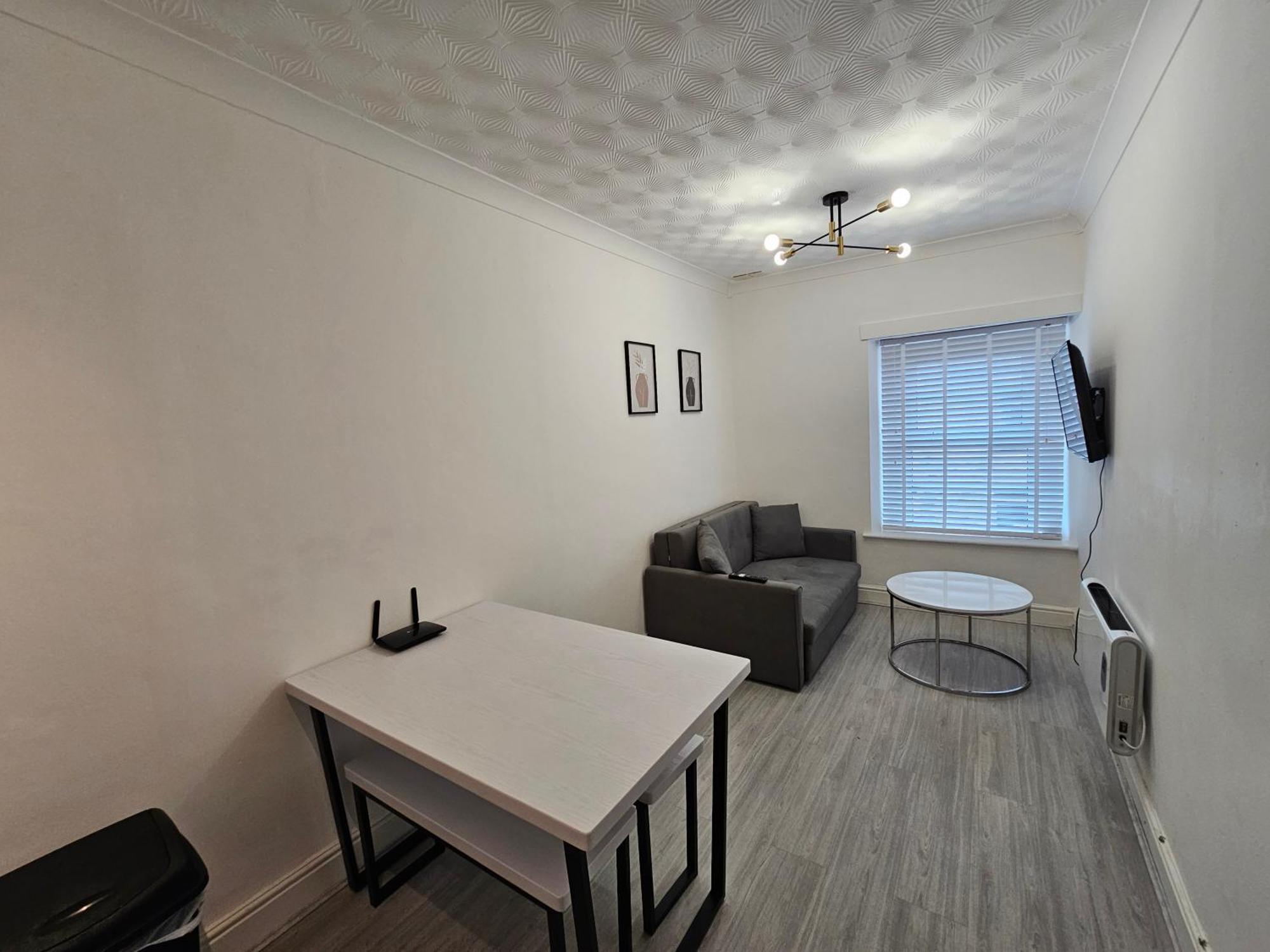 Modern & Stylish 1 Bedroom Flat In Bridgend Town Buitenkant foto